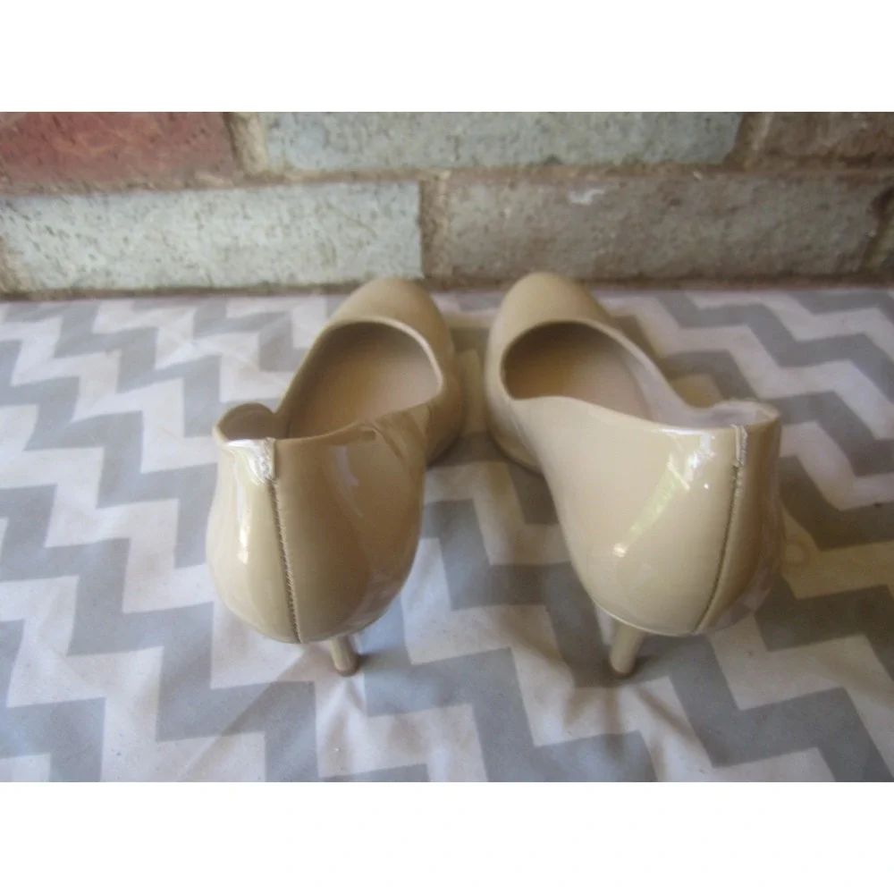Gianni Bini Shoes Womens Size 7.5 Beige Round Toe Platform Dress Heels